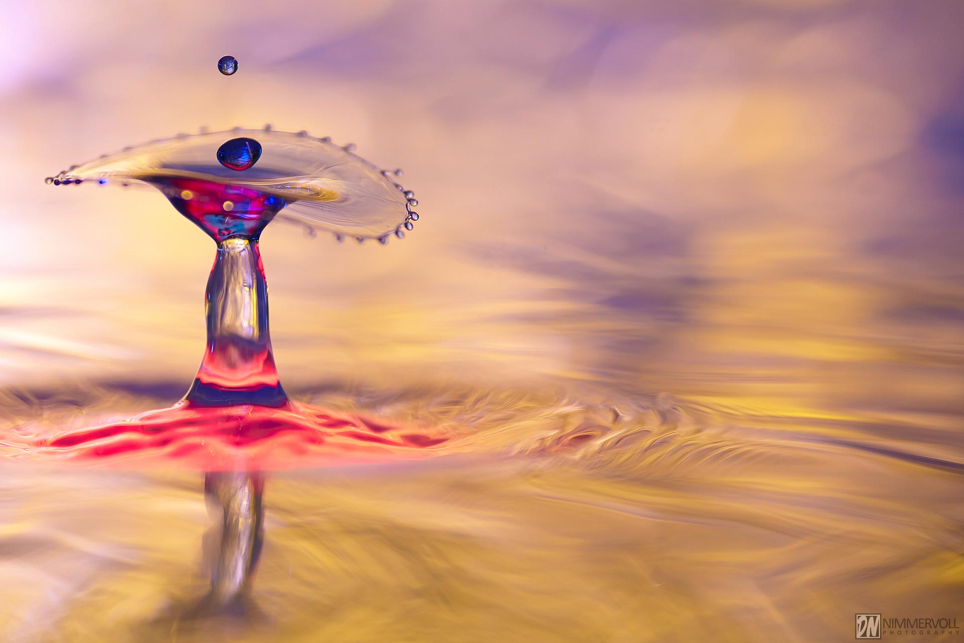 Highspeed Fotografie - Liquid Art Wassertropfen - Nimmervoll background image